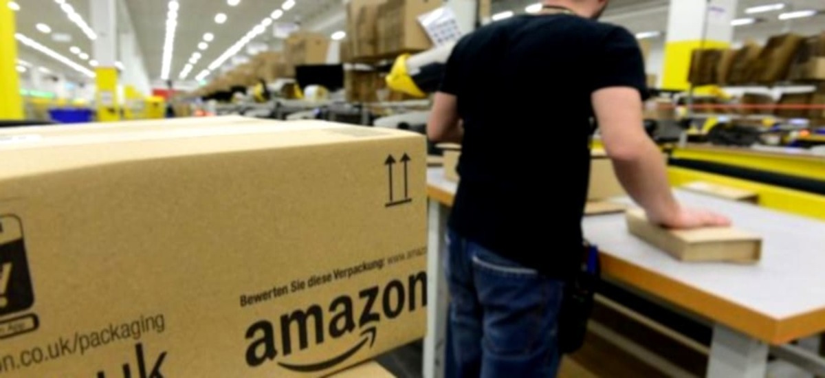 Amazon: Επί 2 χρόνια έκλεβε τα φιλοδωρήματα των διανομέων της