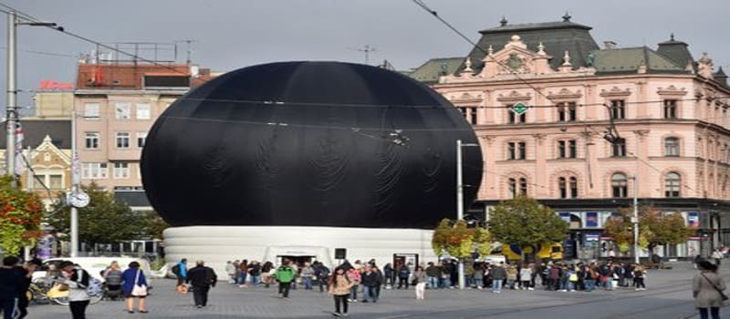 Project «Totalita»: Περιφερόμενος θίασος παραχαράζει την Ιστορία της Τσεχίας