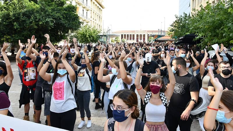 Χολή και λάσπη ενάντια στους μαθητές που αγωνίζονται