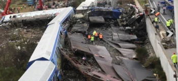 Οι αγρότες τήρησαν τον λόγο τους ενώ η ΕΛΑΣ έκλεισε το δρόμο σε συγγενείς θυμάτων