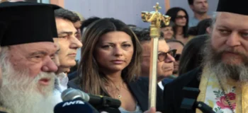 Οι αναπληρωτές στα σχολεία μαζί με τον... παπά