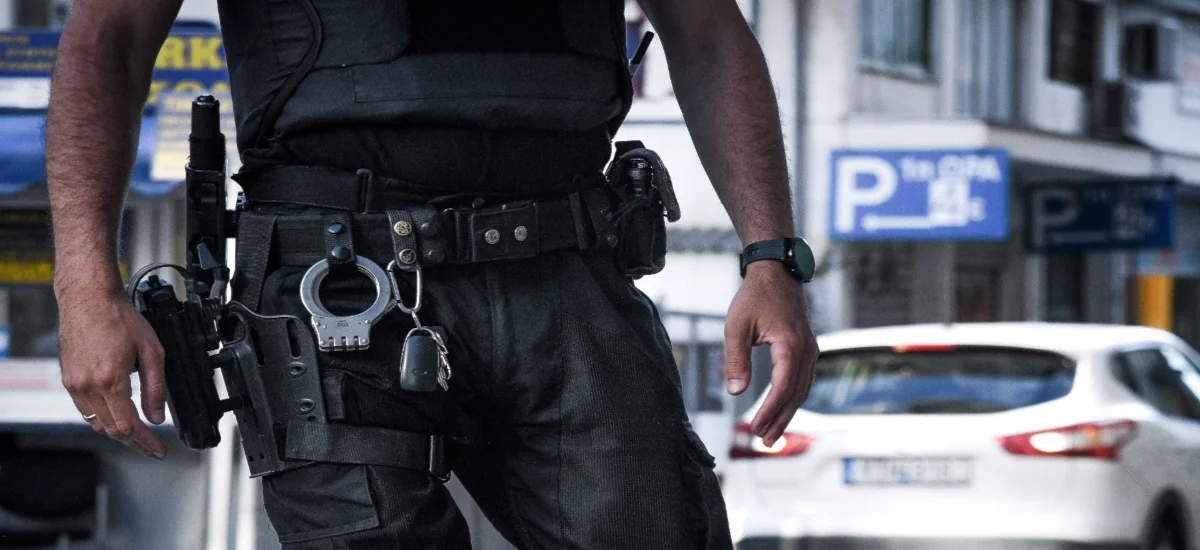 Αστυνομικός ξυλοκόπησε 40χρονο επειδή τον πέρασε για μετανάστη