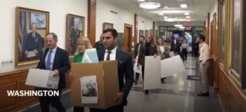 Δεκάδες δημοσιογράφοι αποχώρισαν μαζικά από το Πεντάγωνο