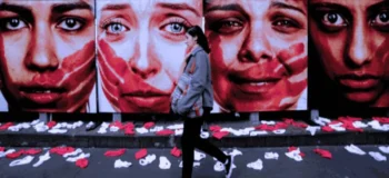 Εκεί που ο καπιταλισμός αγκαλιάζει τη βία ενάντια στη γυναίκα