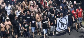 Ούγγροι οπαδοί κατά της συμβολικής κίνησης ενάντια στον ρατσισμό