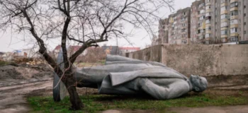 Κατέστρεψαν το τελευταίο μνημείο του Λένιν