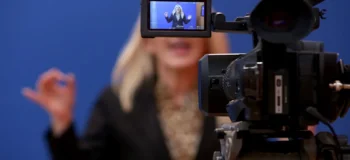 Το ΚΚΕ στο απόσπασμα των ΜΜΕ Η «πολυφωνία» σε καραντίνα