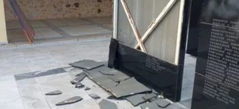 Το ΚΚΕ ζητά να έχει την τιμή της αποκατάστασης της πλάκας