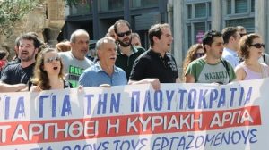 «Ενδεικτικά, διαβάζουμε παρακάτω στην Εφημερίδα της Κυβερνήσεως για δύο από τα στελέχη της επιχείρησης "ΑΒ Βασιλόπουλος" που βρίσκονται στο ψηφοδέλτιο και τις "απλές ευθύνες" που έχουν στα πλαίσια της επιχείρησης», καταγγέλλει το ΠΑΜΕ.