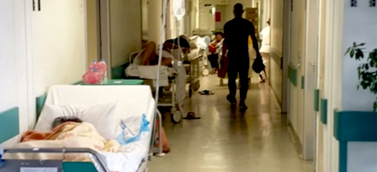 Με τον μπαλτά τη σφάζει την Υγεία η κυβέρνηση