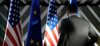 Μια ματιά στις αντιφατικές σχέσεις ΗΠΑ - EE καθώς η ρήξη βαθαίνει