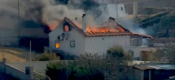 Νεκρός στην Κερατέα: Καίγονται σπίτια και καλλιέργειες