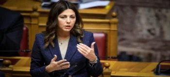 Πού στοχεύει η κυβέρνηση με το «πολλαπλό βιβλίο»;