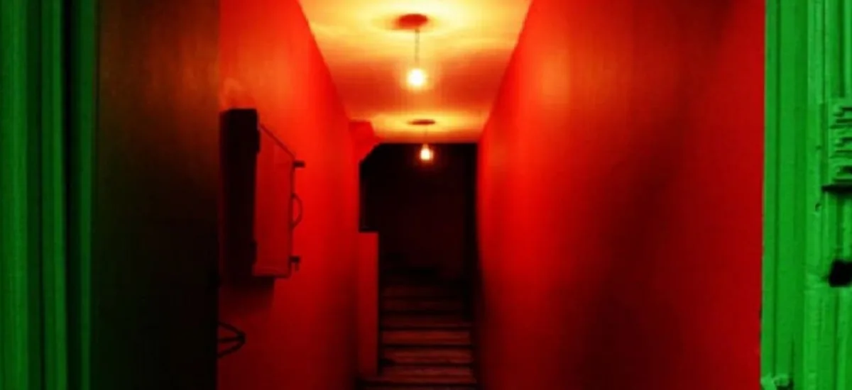 Τί χρώμα θα έχει το λαμπάκι; Βασικές διαφορές μεταξύ ΝΔ και Σύριζα