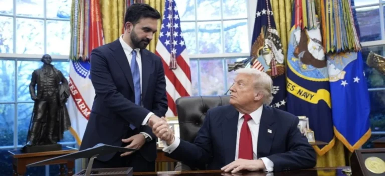 Τραμπ και Μαμντάνι χέρι-χέρι κι εδώ τα πολιτικά ναυάγια στήνουν γλέντι!