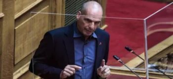 Ο Βαρουφάκης ξεκινάει νέα καριέρα ως κωμικός