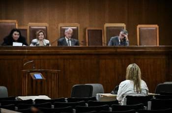 Απλές «νοικοκυρές» και αρραβωνιαστικιές οι χρυσαυγίτισσες