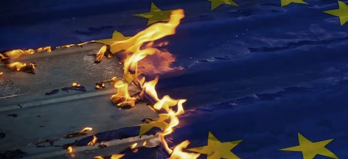 «Περνάμε Απέναντι» - Σποτ του ΚΚΕ για τις ευρωεκλογές