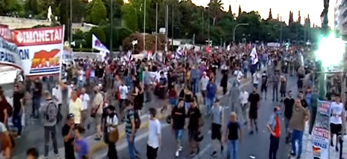 Το ΠΑΜΕ «μας την έπεσε» και άλλες ιστορίες για τηλεκανίβαλους