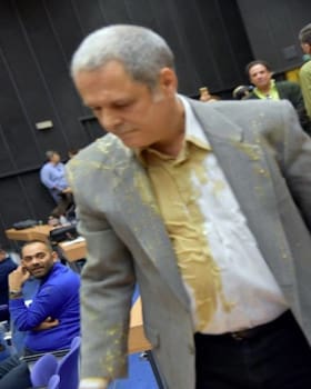 Ενας καφές ήταν λίγος: Η χυδαία προβοκάτσια Τζήμερου σε βάρος Πρωτούλη