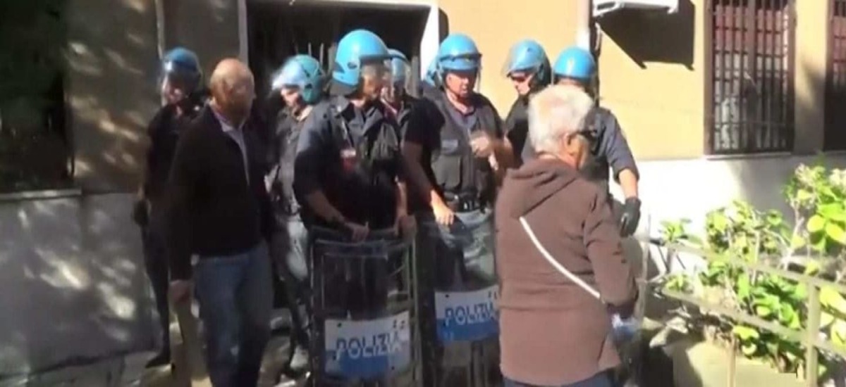 Έξωση ηλικιωμένης και καταστολή στη Ρώμη