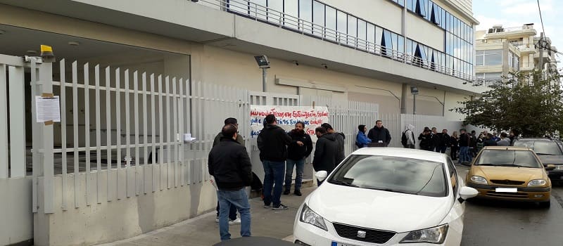 Οποια πέτρα κι αν σηκώσεις