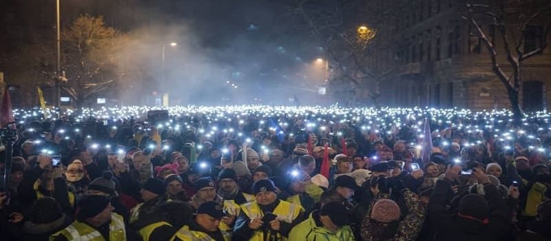 Όρμπαν - Υστερικοί όσοι εναντιώνονται στο «νόμο-σκλαβιά»