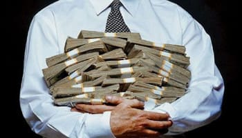 Ακαταδίωκτο για τραπεζίτες ακόμη κι αν υπογράψουν θαλασσοδάνεια