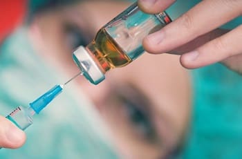 Ανάγκη για καθολικό και δωρεάν εμβολιασμό των παιδιών