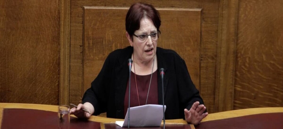 Απλά μαθήματα ιστορίας από την Αλέκα στη βουλή