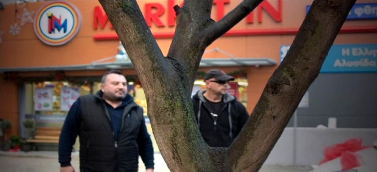 Από μαντρόσκυλο των αφεντικών, ρεζίλι των σκυλιών