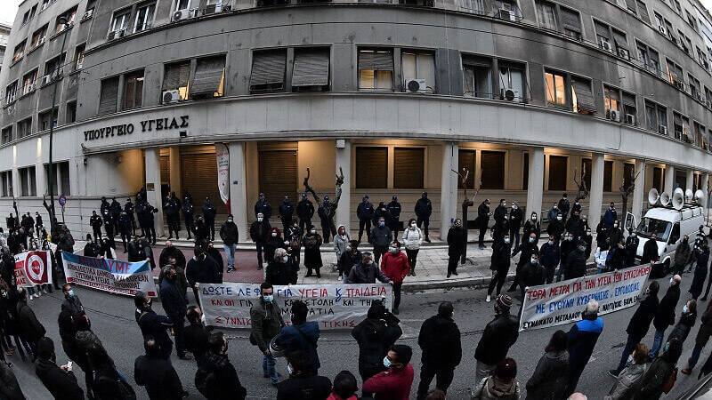 «Βάλτε τα κέντρα στην εφημερία, στηρίξτε τη δημόσια και δωρεάν Υγεία»