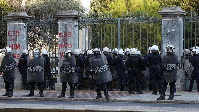 Γύψος και τάξη – Η ΕΛΑΣ απαγορεύει τις δημόσιες συναθροίσεις άνω των 4 ατόμων