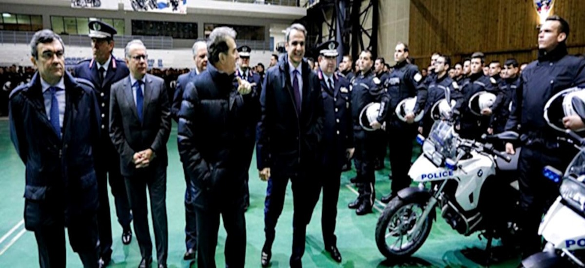 Γύψος και τάξη – Η ΕΛΑΣ απαγορεύει τις δημόσιες συναθροίσεις άνω των 4 ατόμων