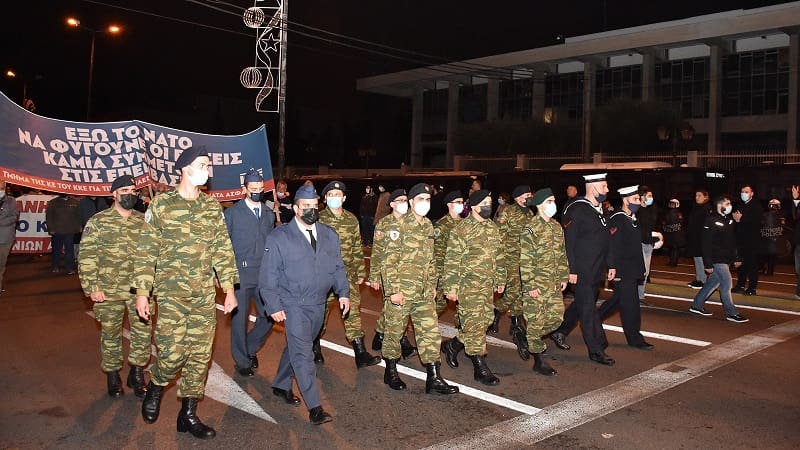 Χιλιάδες λαού στη μεγαλειώδη πορεία του ΚΚΕ