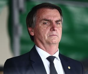 Διώχνει χιλιάδες Κουβανούς γιατρούς ο ακροδεξιός Μπολσονάρο