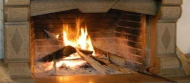 Ελληνική Αντικαρκινική Εταιρεία: «Το τζάκι δεν είναι γραφικό, είναι καρκινογόνο»