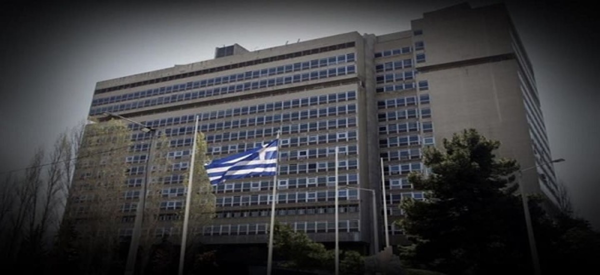 Ενώ λείπουν δάσκαλοι προσλαμβάνουν πράκτορες και ασφαλίτες!