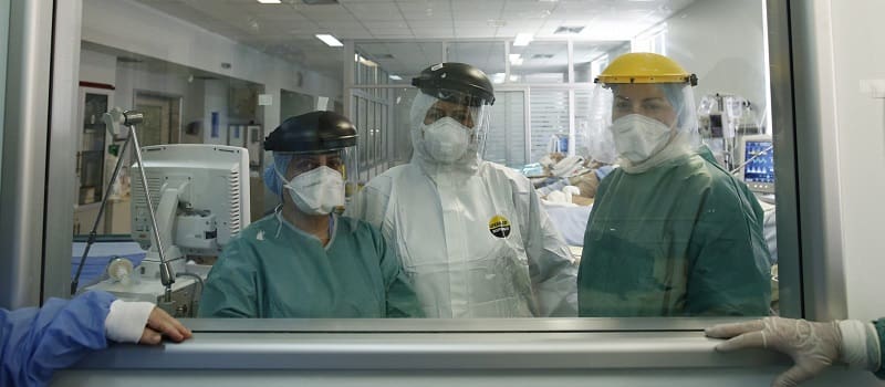 Επτά στους δέκα θανάτους αφορούν ασθενείς εκτός ΜΕΘ