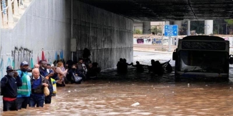 Ζήσε τον υγρό μύθο σου στην Ελλάδα.