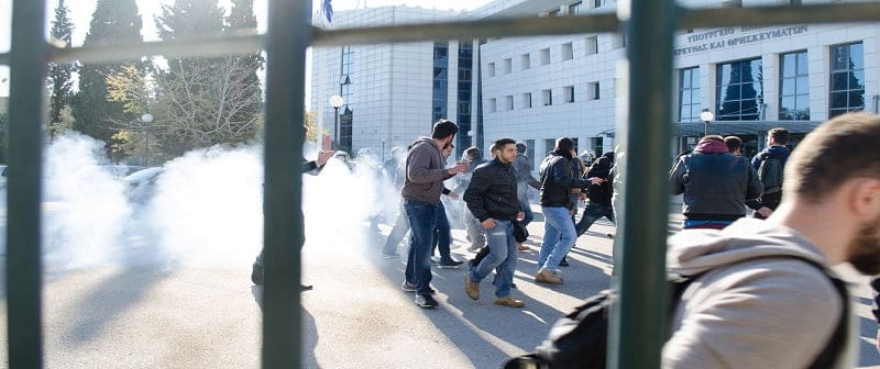 Ζήτησαν ένα πιάτο φαΐ κι ο Σύριζα έστειλε ΜΑΤ και χημικά