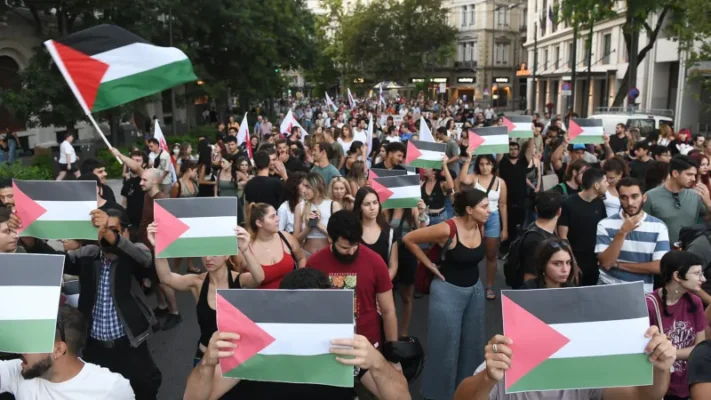 «Η Γάζα στέκεται όρθια» φώναξε ο λαός της Αθήνας