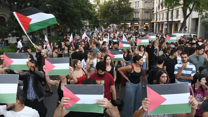 «Η Γάζα στέκεται όρθια» φώναξε ο λαός της Αθήνας