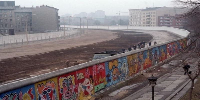 Η αντικομμουνιστική υστερία για το τείχος του Βερολίνου (Μέρος Α')