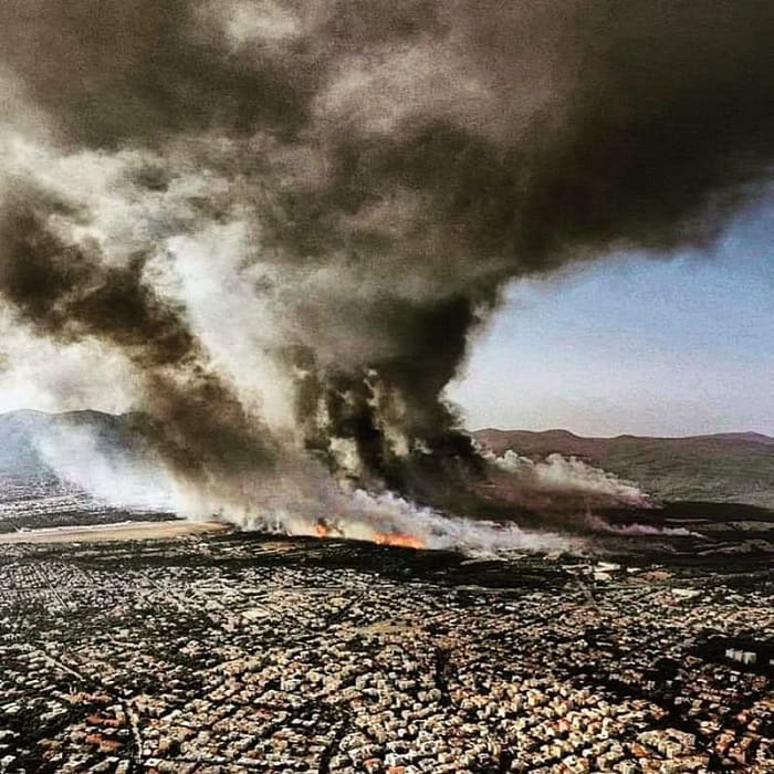 Η εμπρηστική πολιτική, η σκύλευση κι η αλληλεγγύη του λαού