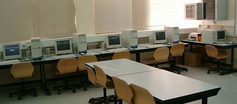 Αυτοί που μας κλέψαν το βιβλίο από το χέρι, μας κατηγορούν ότι μείναμε αδιάβαστοι...