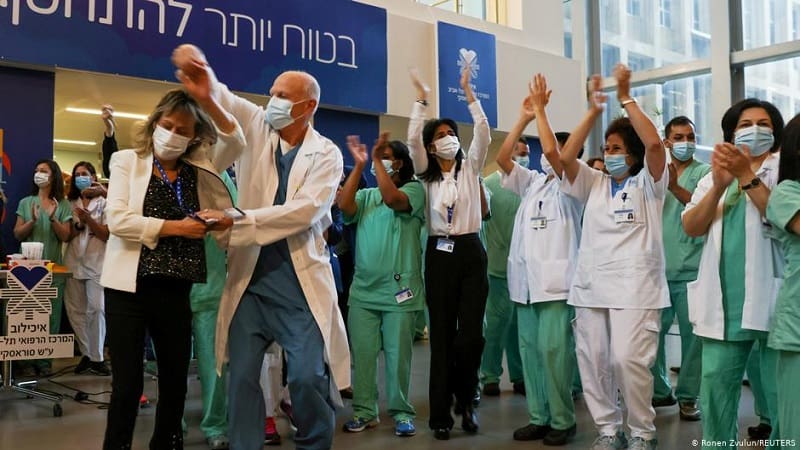 Η σκοτεινή πλευρά του «εμβολιαστικού θαύματος» του Ισραήλ