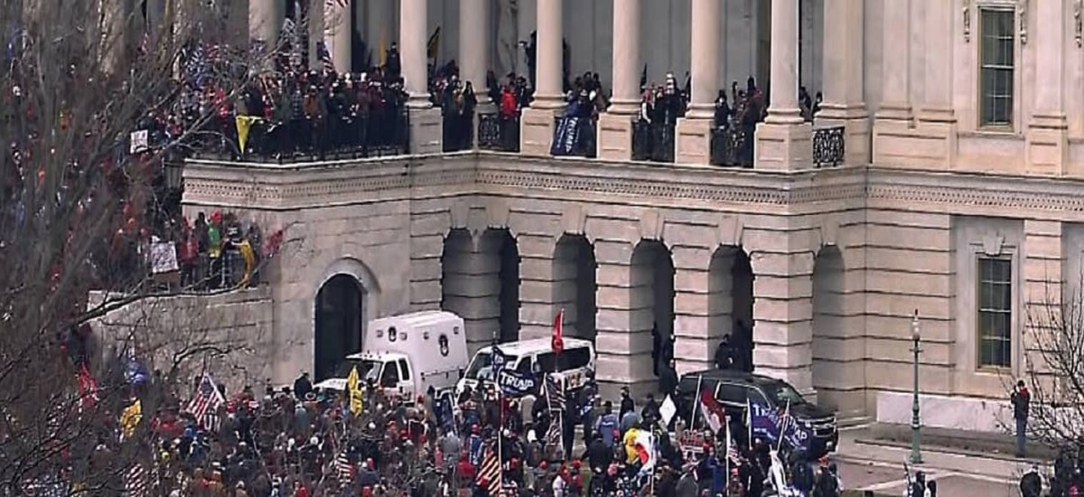 ΗΠΑ: Εισβολή οπαδών του Τραμπ και πυροβολισμοί στο Καπιτώλιο