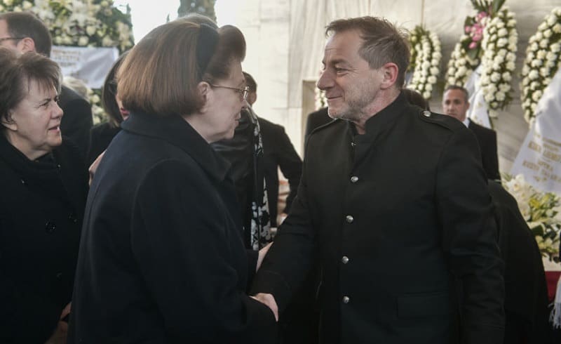 Κακοί ντυθήκανε καλοί και πιάσαν εξουσία