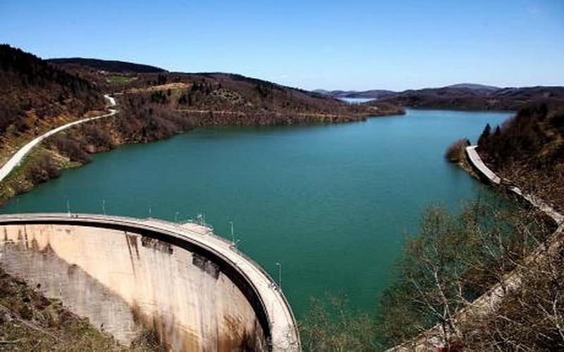 Καταγγέλλουν τον Πελετίδη επειδή έφερε το νερό στην Πάτρα δωρεάν
